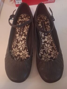 American Eagle Outfitters Brown Mary Jane Flats